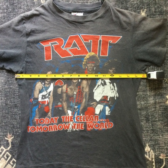 vintage 1989 Ratt Graphic Tee - Black. - Picture 6 of 8